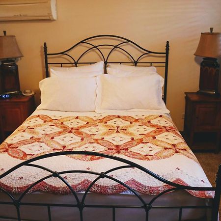 Iowa House Historic Inn เอมส์ ภายนอก รูปภาพ