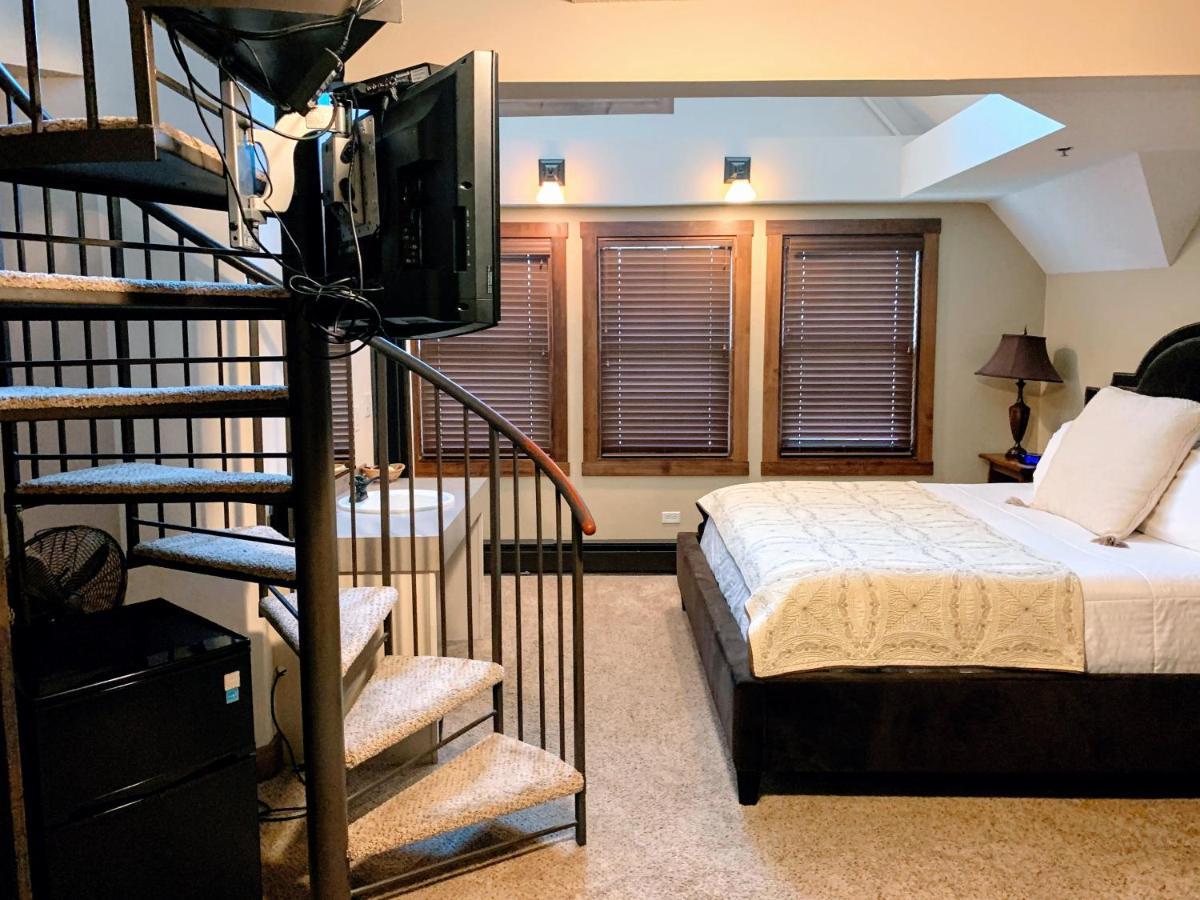 Iowa House Historic Inn เอมส์ ภายนอก รูปภาพ