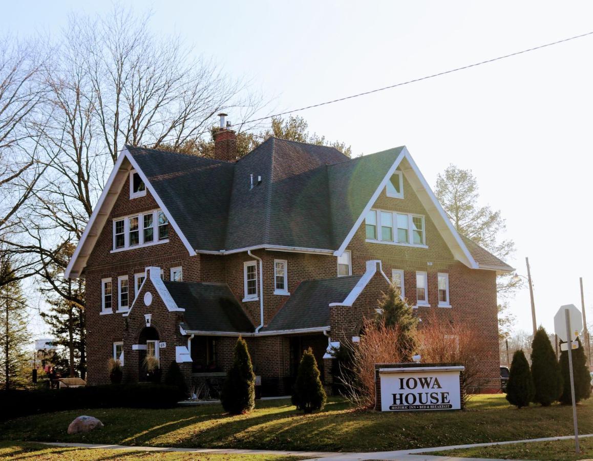 Iowa House Historic Inn เอมส์ ภายนอก รูปภาพ