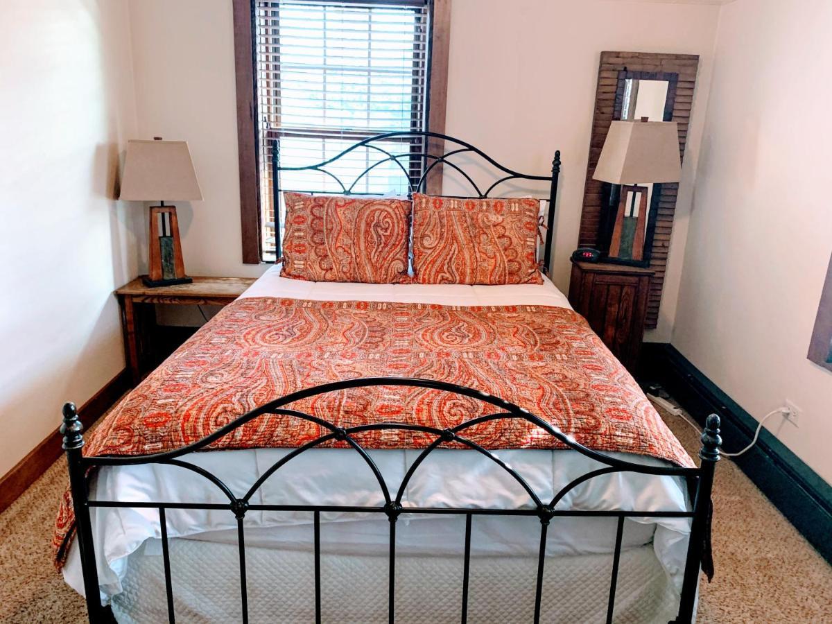 Iowa House Historic Inn เอมส์ ภายนอก รูปภาพ