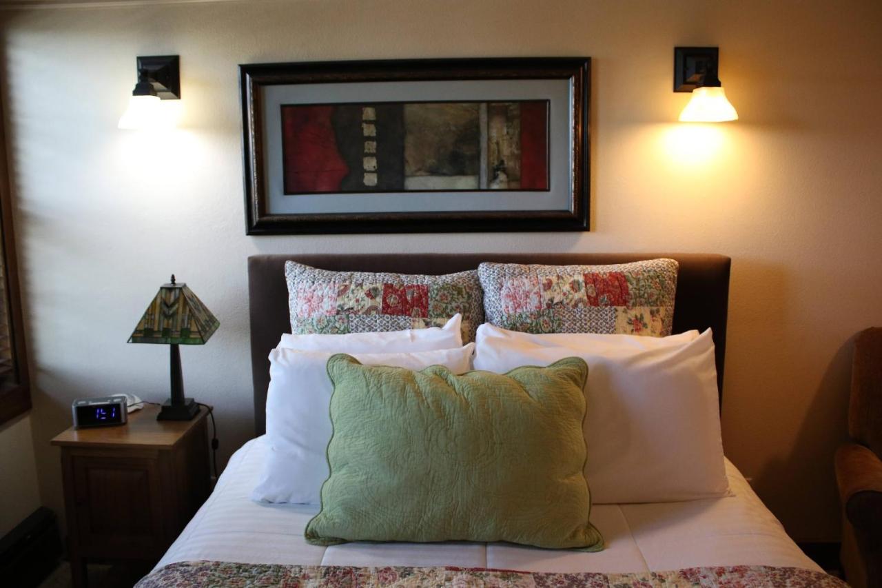 Iowa House Historic Inn เอมส์ ภายนอก รูปภาพ