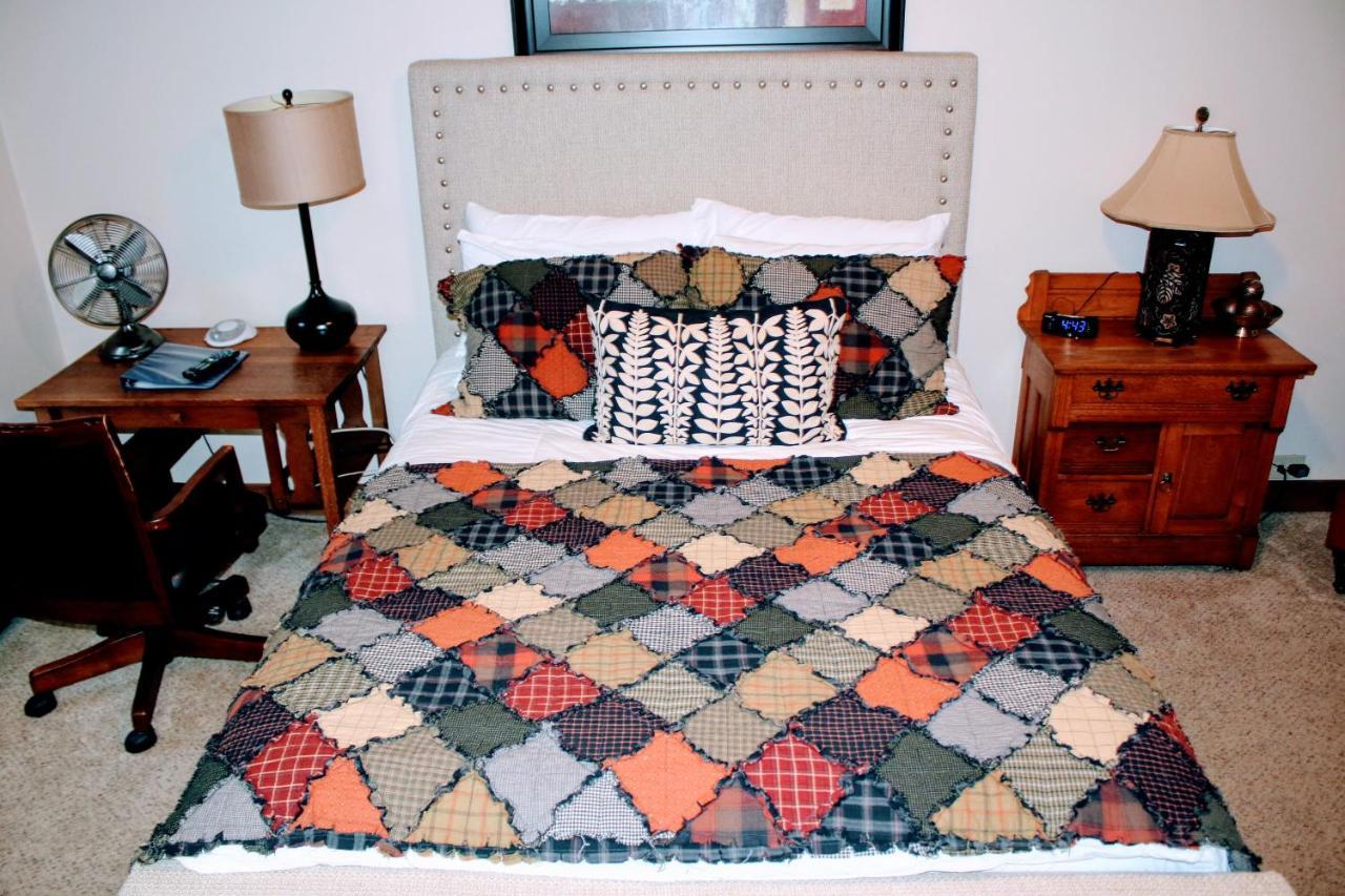 Iowa House Historic Inn เอมส์ ภายนอก รูปภาพ